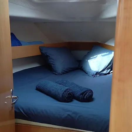 Excelente Velero En Hotel en barco Valencia